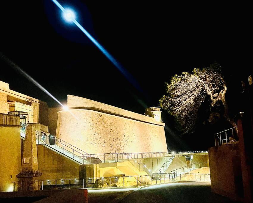 Vakantiehuis 300yr Old, Self Catering, Tiny House In Centre, Gozo *